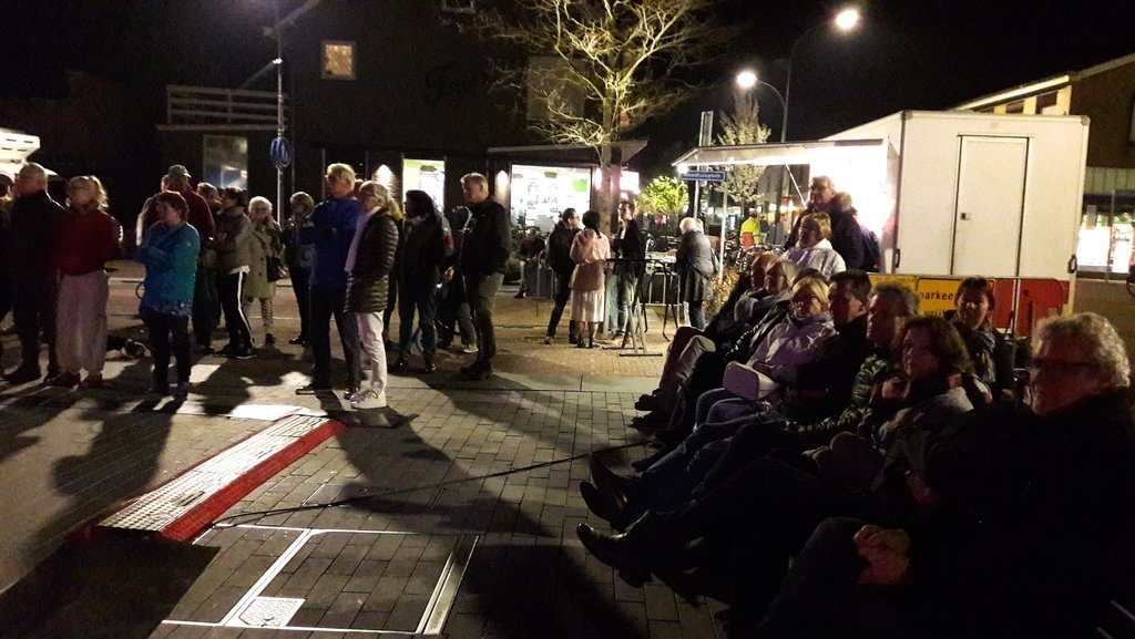 Publiek bij optreden Daily Folk 14-4-2018
